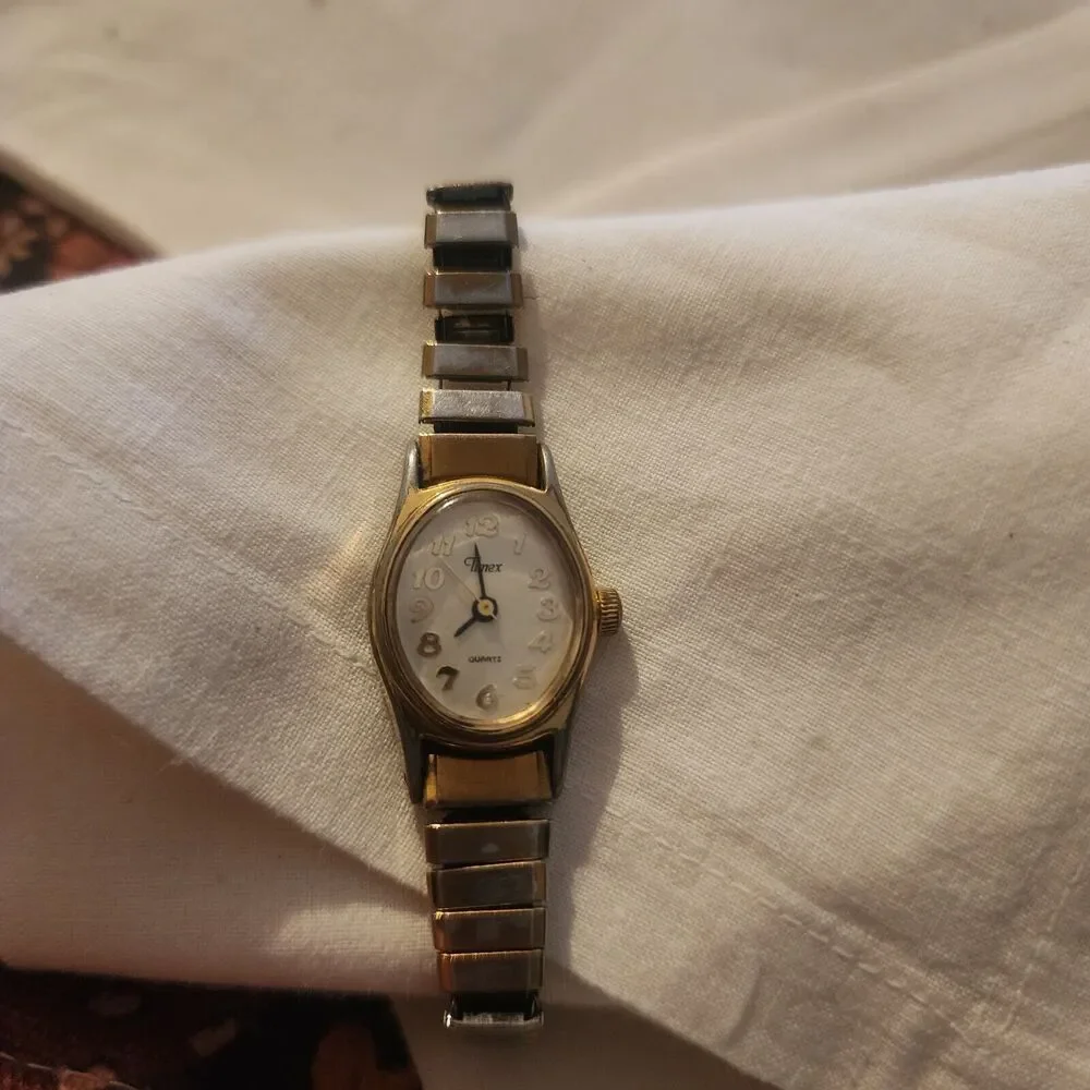 Vintage Ladies Timex Quartz Watch Stretch Band Gold Tone